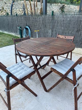 Mesa y 4 sillas de teka restauradas