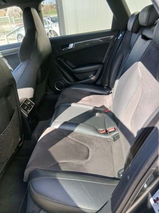 AUDI RS4 4.2 V8 FSI quattro S tronic