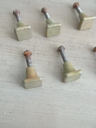 Conjunto de 8 Tiradores diminutos antiguos dorados