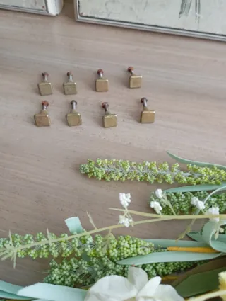 Conjunto de 8 Tiradores diminutos antiguos dorados