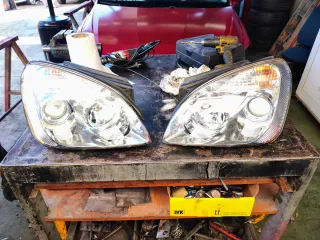Llanta Kia 225/50ZR17, faros delanteros y traseros