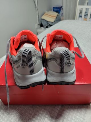 New Balance Fresh Foam X Hierro V9 Naranja/Gris