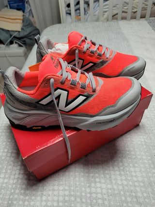 New Balance Fresh Foam X Hierro V9 Naranja/Gris