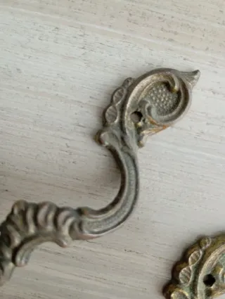 4 Tiradores antiguos de metal