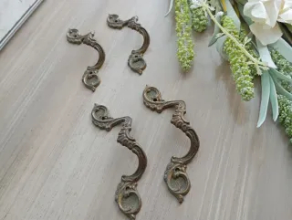 4 Tiradores antiguos de metal