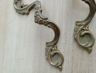 4 Tiradores antiguos de metal