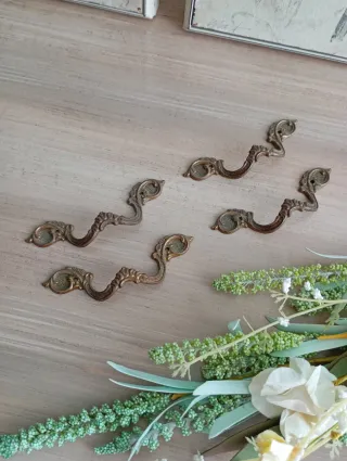 4 Tiradores antiguos de metal