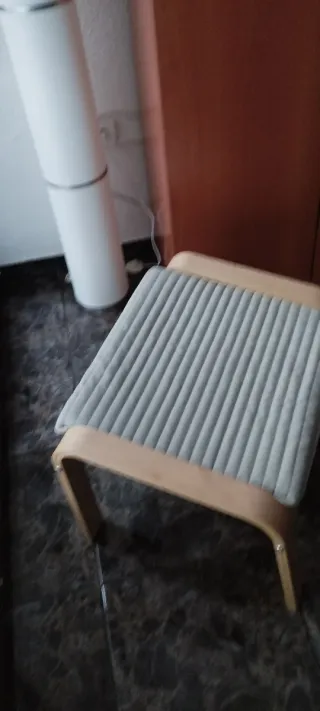 Reposapiés madera acolchado