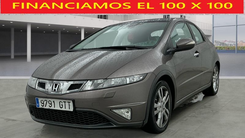 Honda Civic 1.8 Luxury 5p 2010