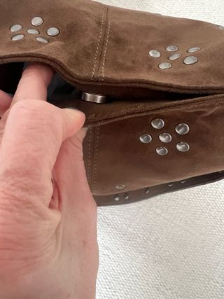 Bolso shopper tachuelas