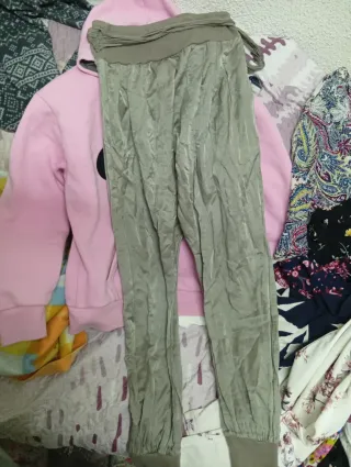 4 pantalones ligeros Talla S