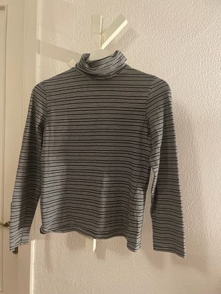 Jersey cuello alto rayas blanco y negro