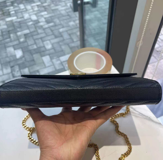 Bolso de hombro YSL Kate pequeño de cuero