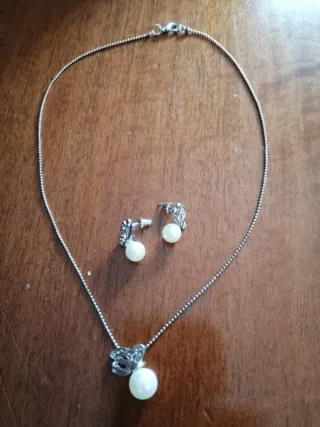 Set collana e orecchini con perle