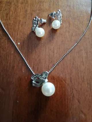 Set collana e orecchini con perle