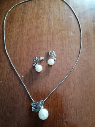 Set collana e orecchini con perle