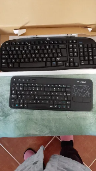 2 Teclados Logitech Negros