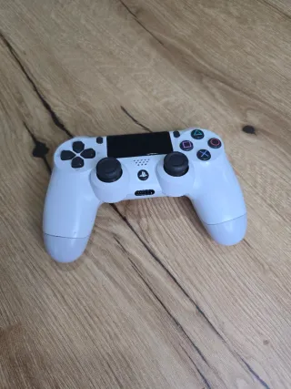 PS4 Pro 1TB Negra + Mando + GTA V