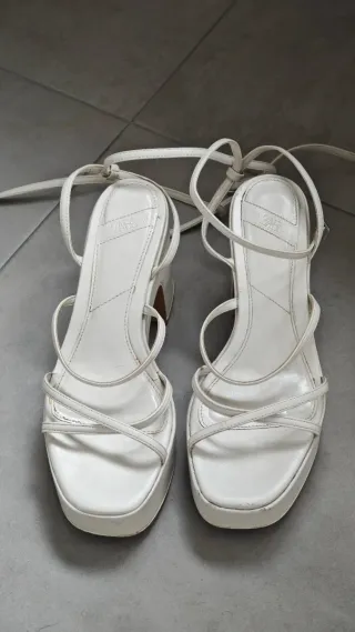 Sandalias plataforma Zara blancas talla 40