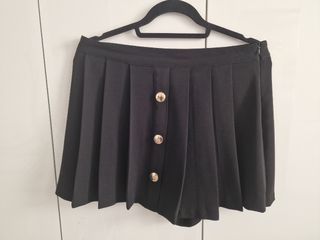 Minifalda negra con botones dorados