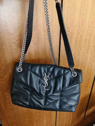 Bolso pequeño de hombro acolchado con placa YSL