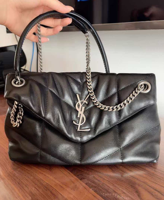 Bolso pequeño de hombro acolchado con placa YSL
