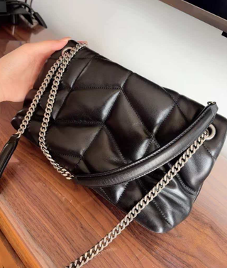 Bolso pequeño de hombro acolchado con placa YSL