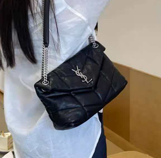 Bolso pequeño de hombro acolchado con placa YSL