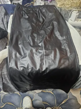 Falda polipiel negra mujer