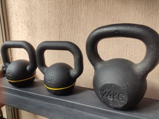 3 Kettlebells: 24 Kg, 12 Kg y 12 Kg