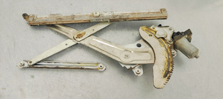 ELEVALUNAS DELANTERO IZQUIERDO SUZUKI SWIFT BERLI