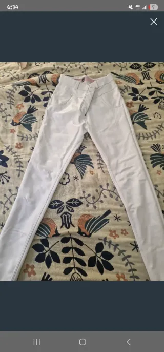 Pantalón cuero blanco push up
