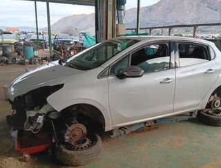 Peugeot mando elevalunas delantero 208 441280