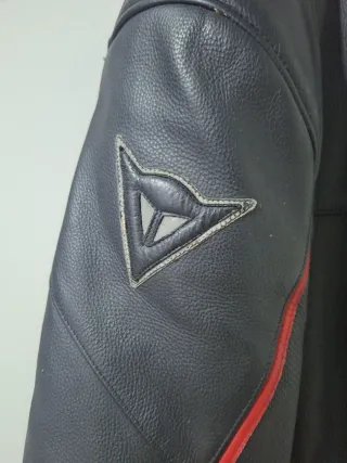 Chaqueta Dainese Moto Negra y Roja