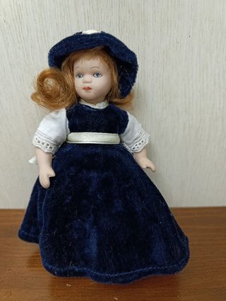 Bambola vintage ceramica con cappello h.15 cm