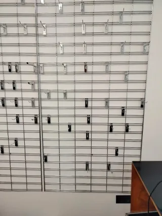 10 Estanterías metálicas plateadas