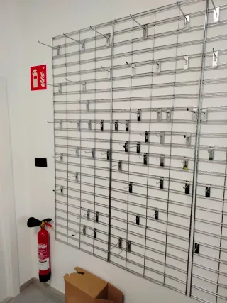 10 Estanterías metálicas plateadas