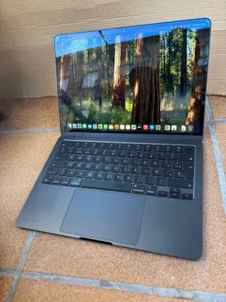 MacBook Air M2 2022 8 GB RAM 256 GB SSD