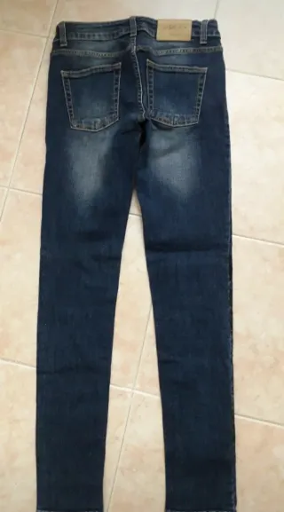 Jeans donna con decorazioni floreali