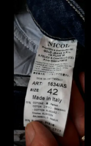 Jeans donna con decorazioni floreali