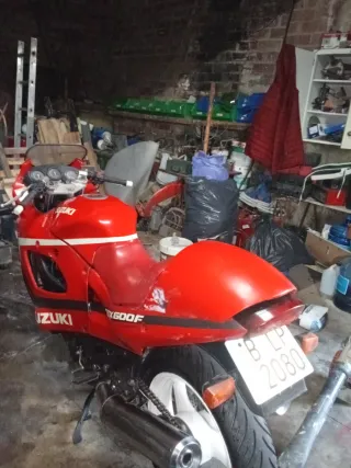 Suzuki GSX 600F Roja