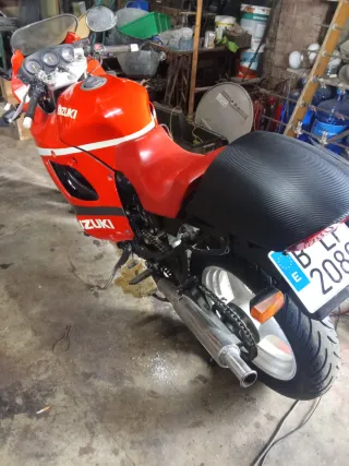 Suzuki GSX 600F Roja