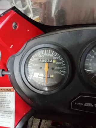 Suzuki GSX 600F Roja