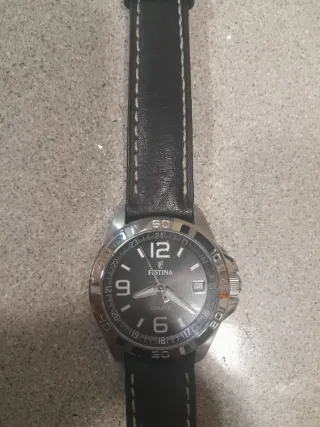 Reloj Festina Cuarzo Negro y Plateado