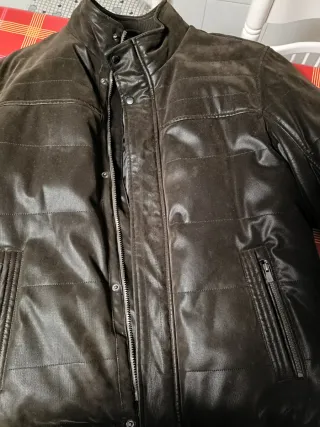 Cazadora caballero Javier Lobato marrón oscuro.