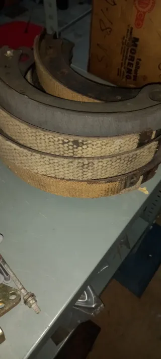 Recambios agrícolas de tractor ford 2000 y 3000.