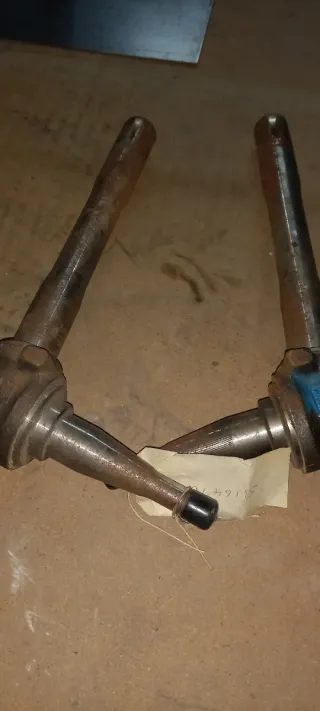 Recambios agrícolas de tractor ford 2000 y 3000.