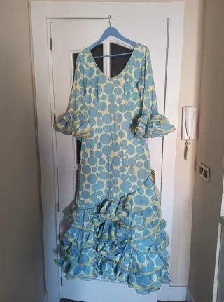 Traje de flamenca con lunares. Talla 46-48.