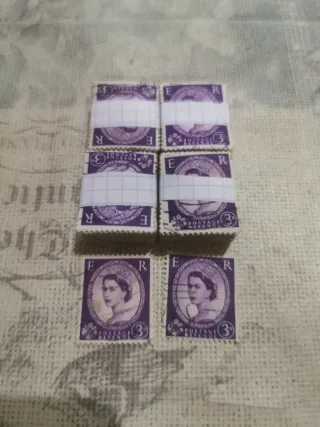 400 sellos de Isabel II morados