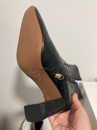 Botines negros efecto piel cocodrilo